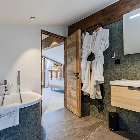בית נופש Luxury - Fireplace Heated Pool & Sauna מגב