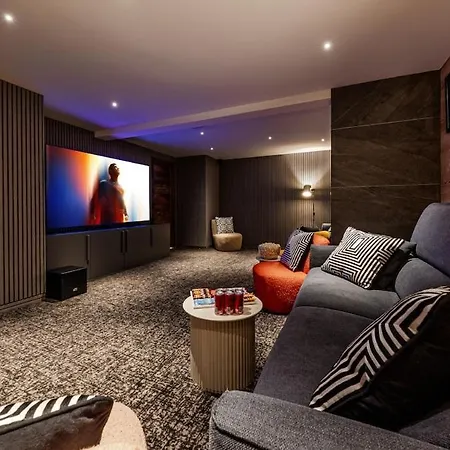 بيت للعطل Luxury - Fireplace Heated Pool & Sauna