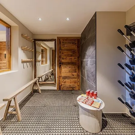 בית נופש Luxury - Fireplace Heated Pool & Sauna מגב